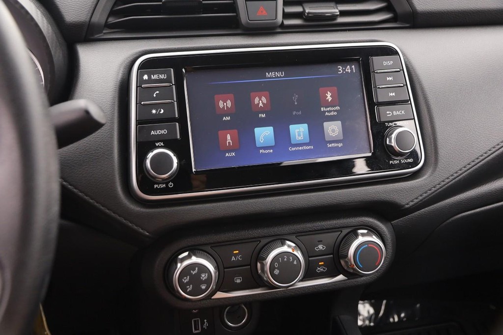 Nissan Versa Vehicle Image 13