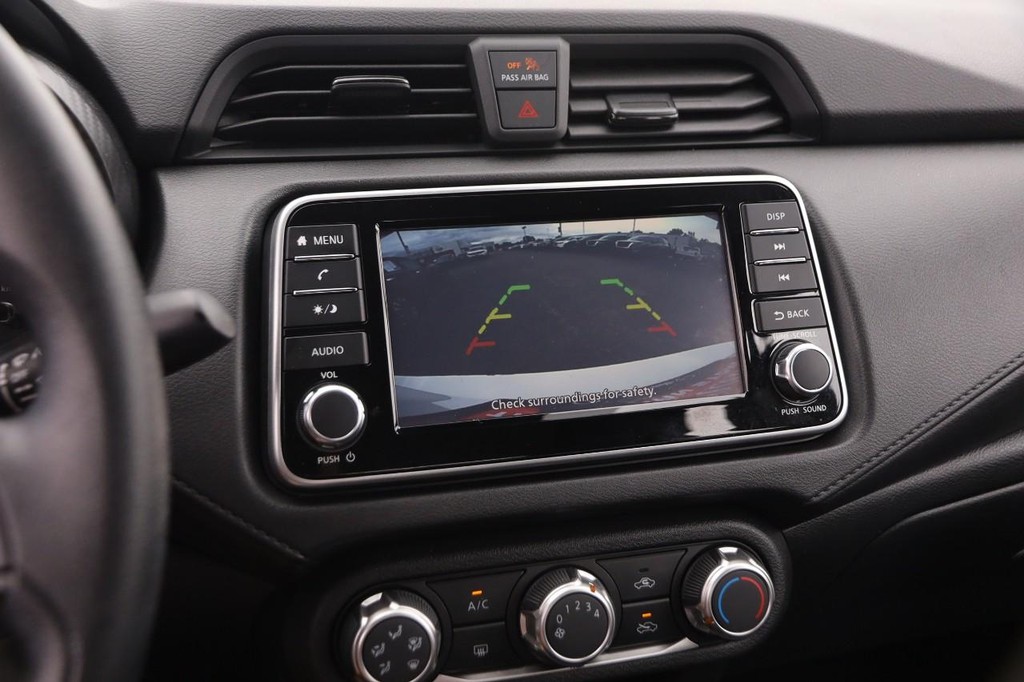 Nissan Versa Vehicle Image 14