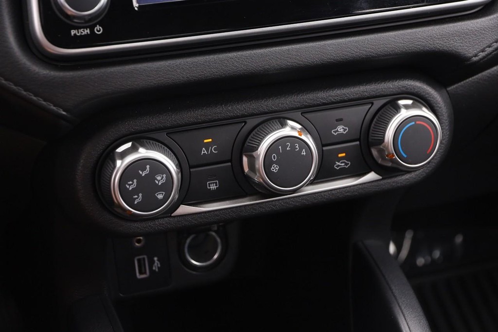 Nissan Versa Vehicle Image 15