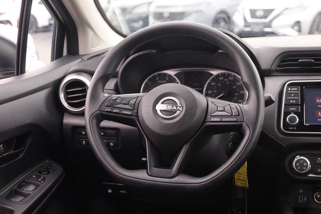 Nissan Versa Vehicle Image 19