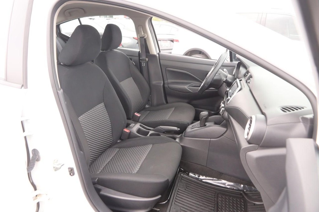 Nissan Versa Vehicle Image 22