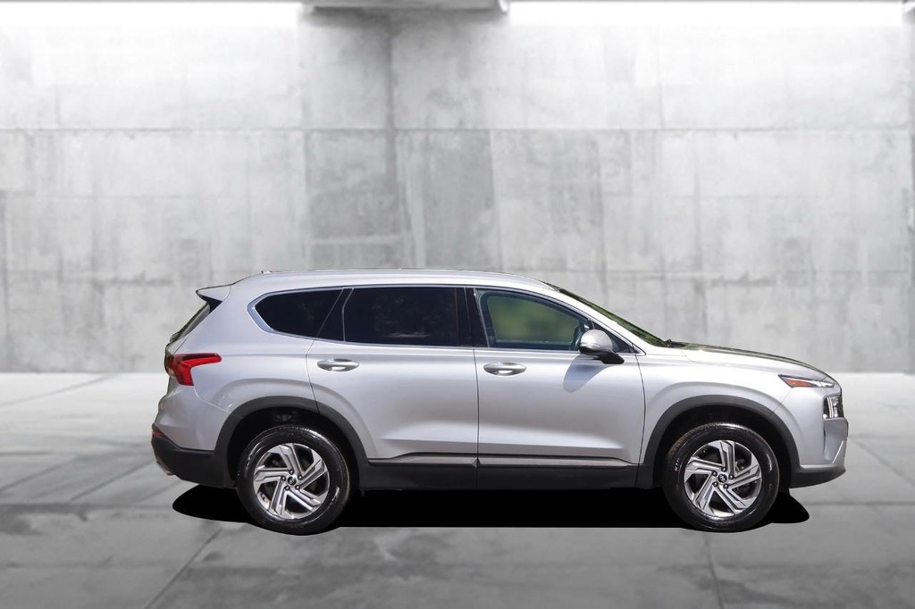 Hyundai Santa Fe Vehicle Full-screen Gallery Image 05