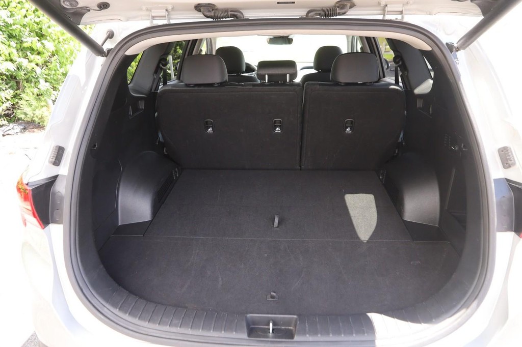 Hyundai Santa Fe Vehicle Full-screen Gallery Image 07