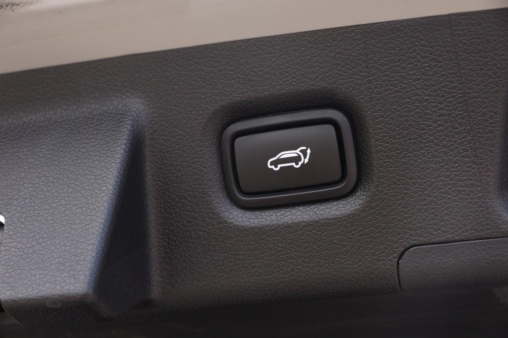 Hyundai Santa Fe Vehicle Full-screen Gallery Image 08