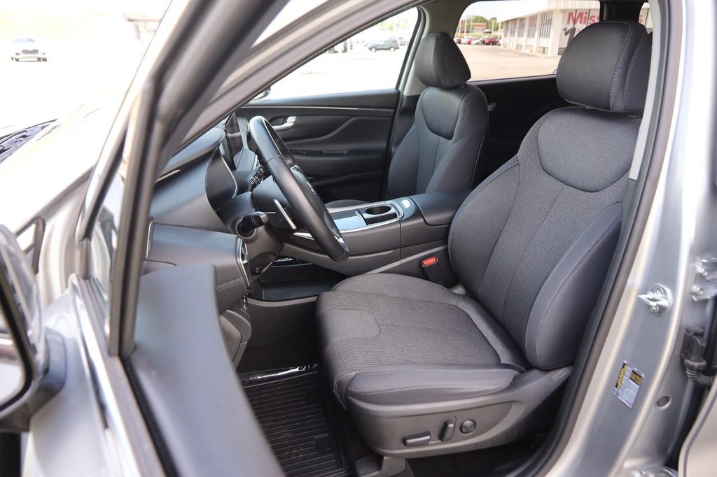 Hyundai Santa Fe Vehicle Full-screen Gallery Image 09