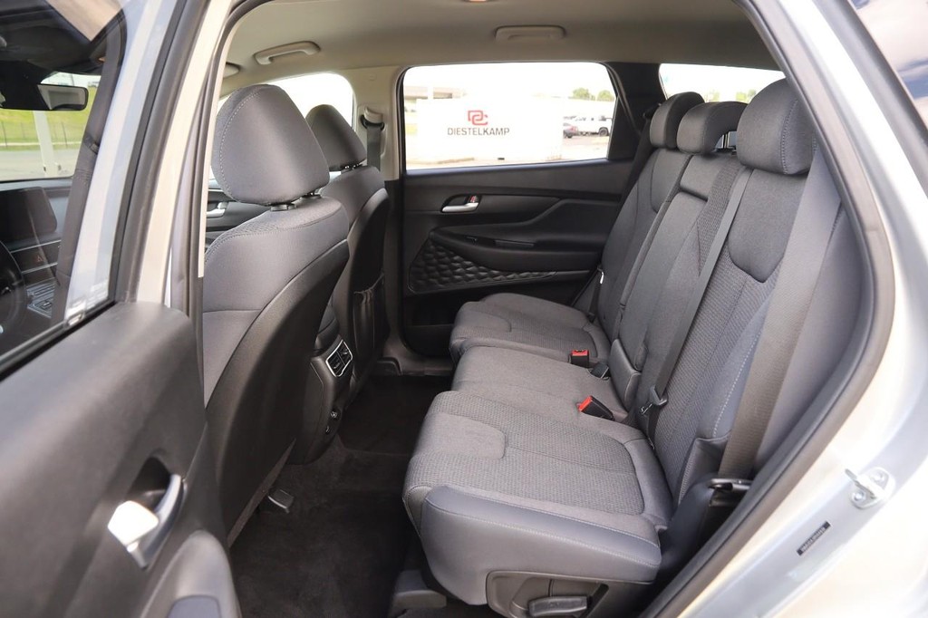 Hyundai Santa Fe Vehicle Full-screen Gallery Image 10