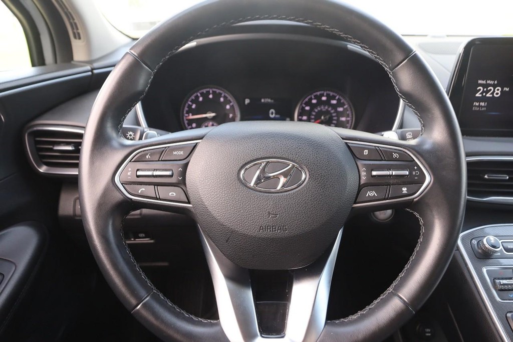 Hyundai Santa Fe Vehicle Full-screen Gallery Image 11