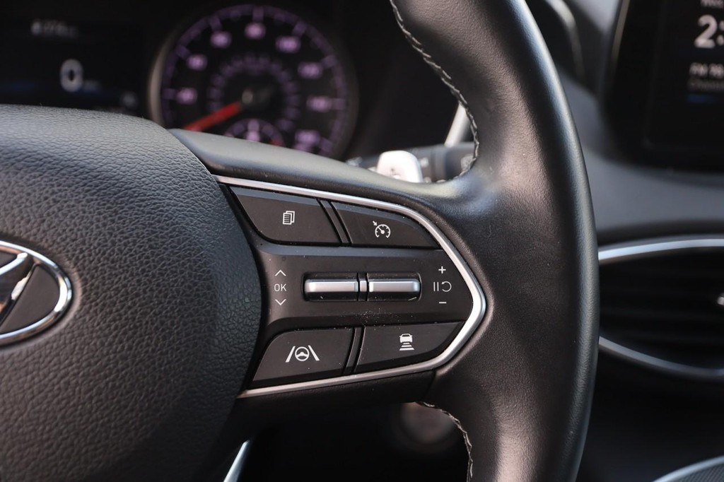 Hyundai Santa Fe Vehicle Full-screen Gallery Image 13