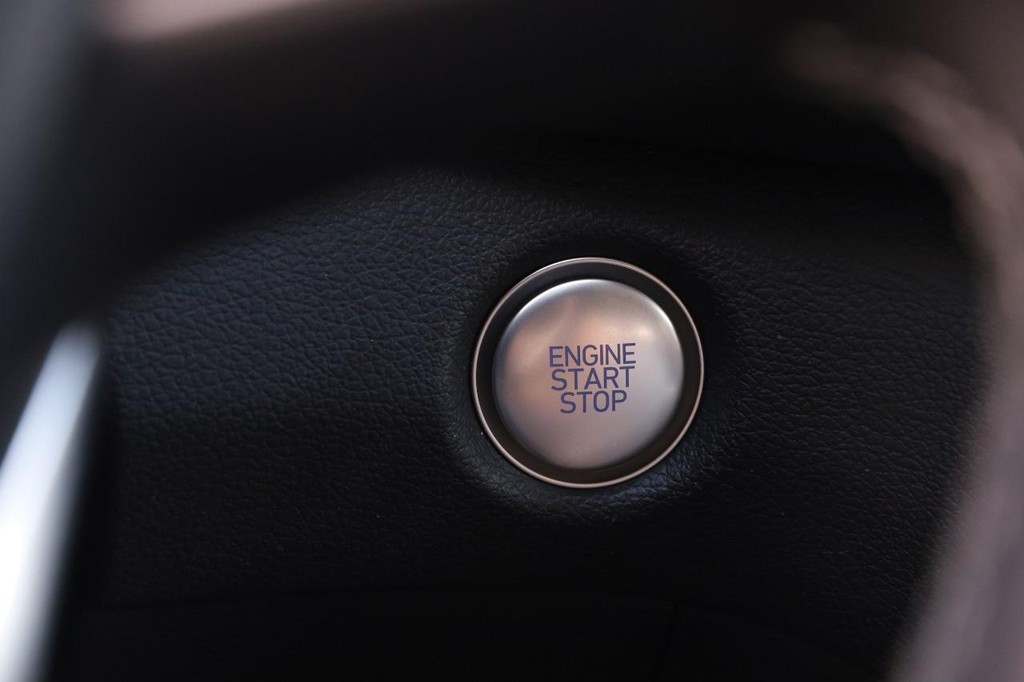 Hyundai Santa Fe Vehicle Full-screen Gallery Image 15