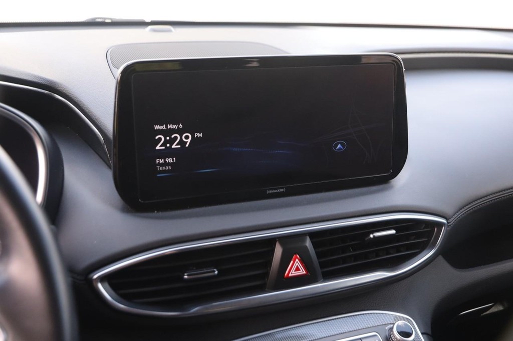 Hyundai Santa Fe Vehicle Full-screen Gallery Image 16