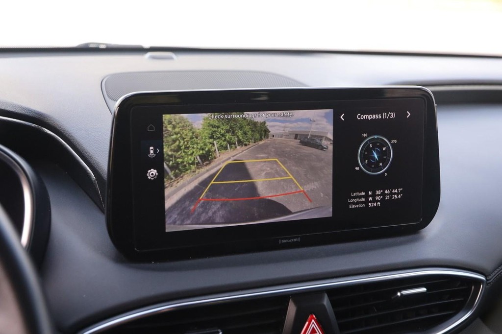 Hyundai Santa Fe Vehicle Full-screen Gallery Image 17