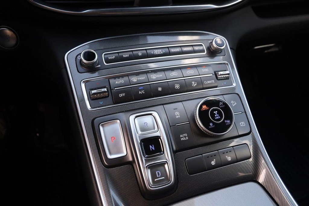 Hyundai Santa Fe Vehicle Full-screen Gallery Image 18