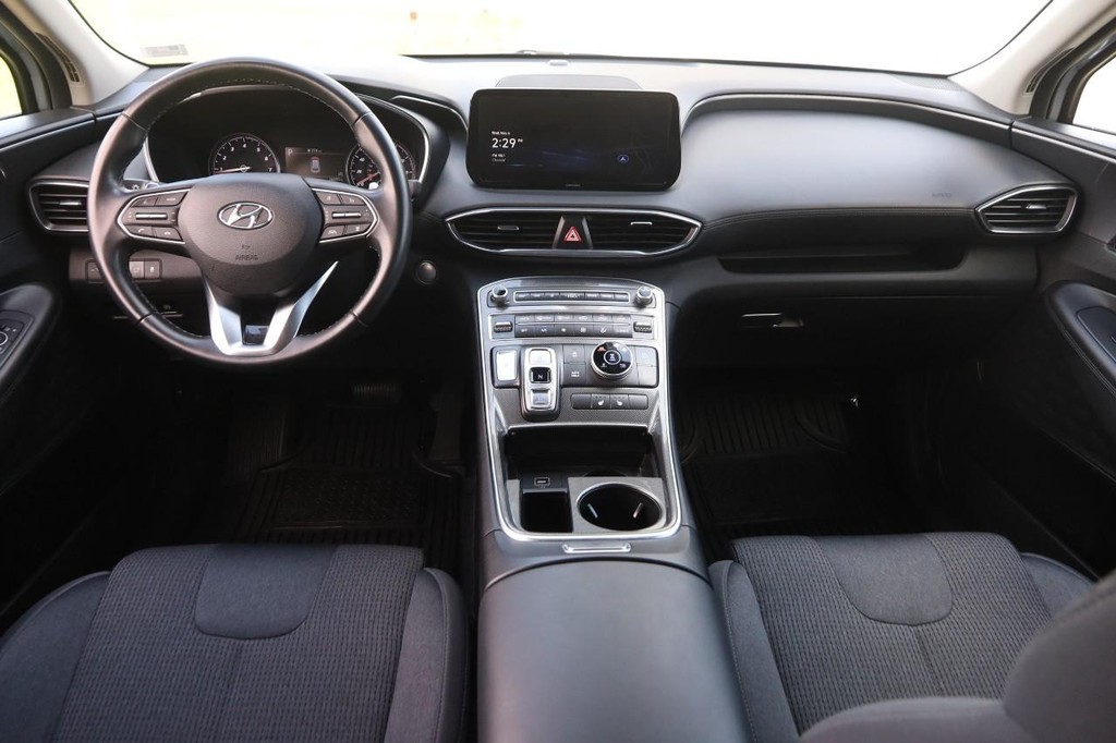 Hyundai Santa Fe Vehicle Full-screen Gallery Image 21