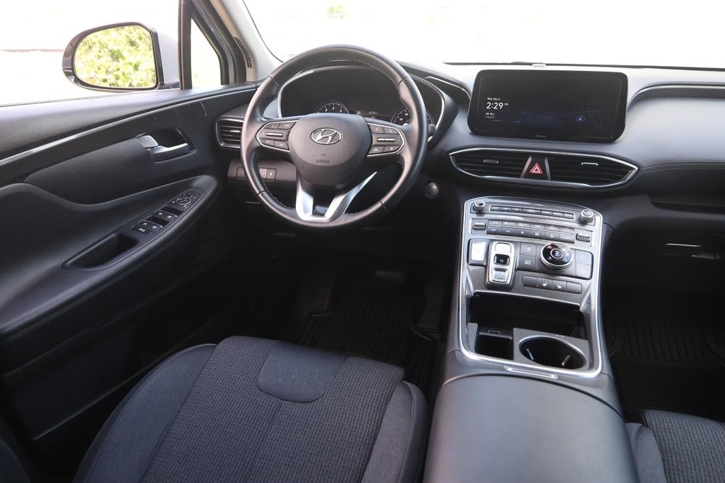 Hyundai Santa Fe Vehicle Full-screen Gallery Image 22