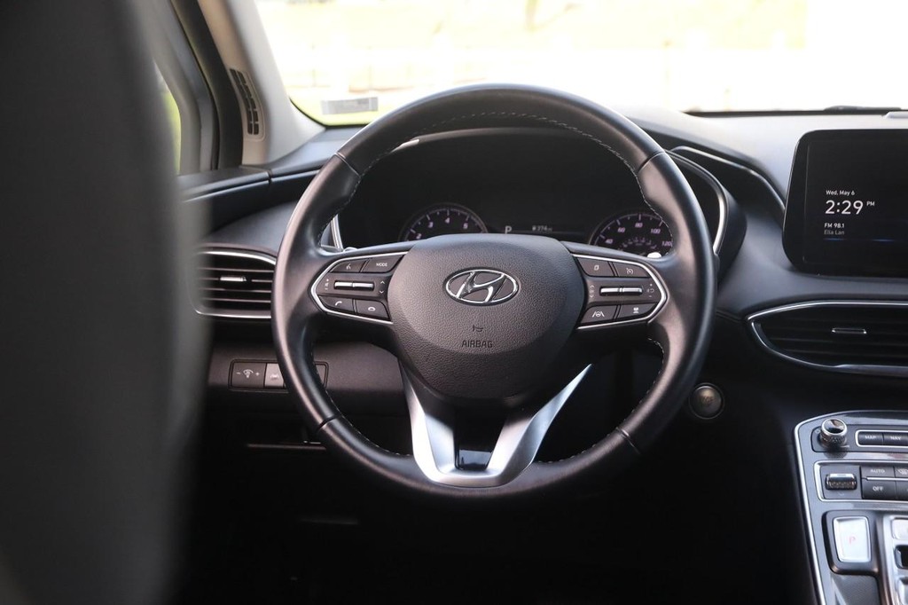Hyundai Santa Fe Vehicle Full-screen Gallery Image 23