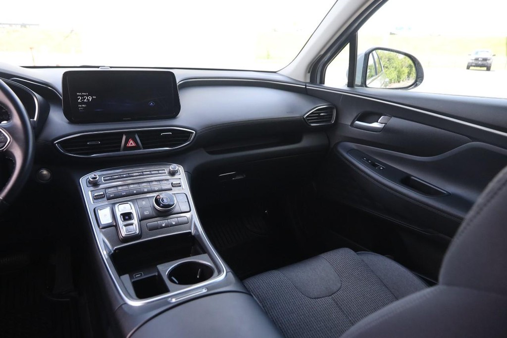 Hyundai Santa Fe Vehicle Full-screen Gallery Image 25
