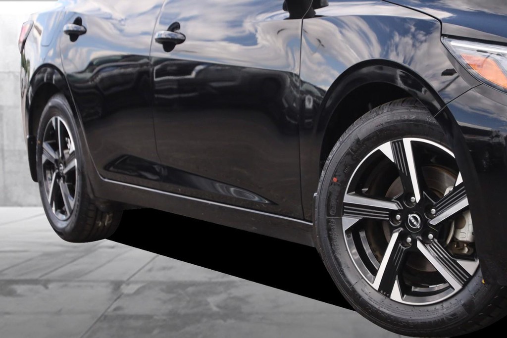 Nissan Sentra Vehicle Image 03