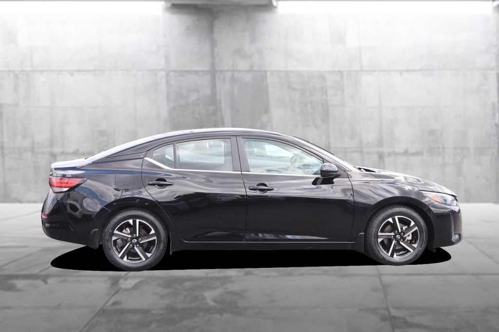 Nissan Sentra Vehicle Image 05