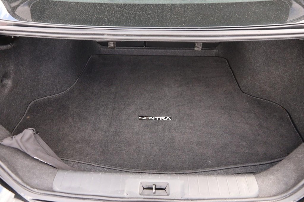 Nissan Sentra Vehicle Image 07