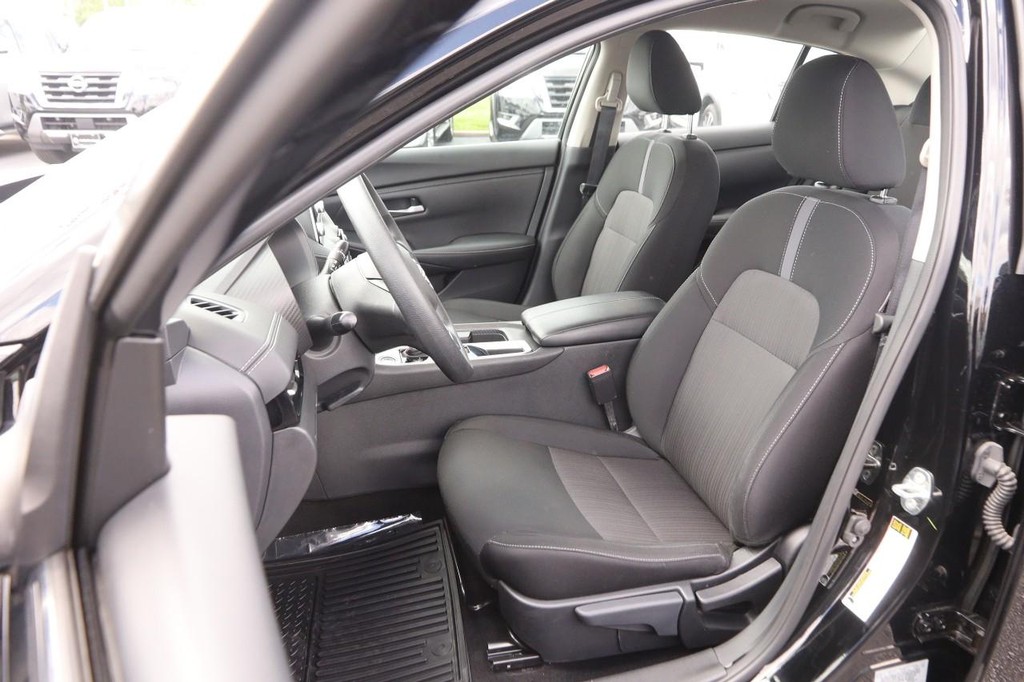 Nissan Sentra Vehicle Image 08