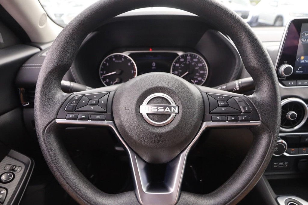 Nissan Sentra Vehicle Image 10