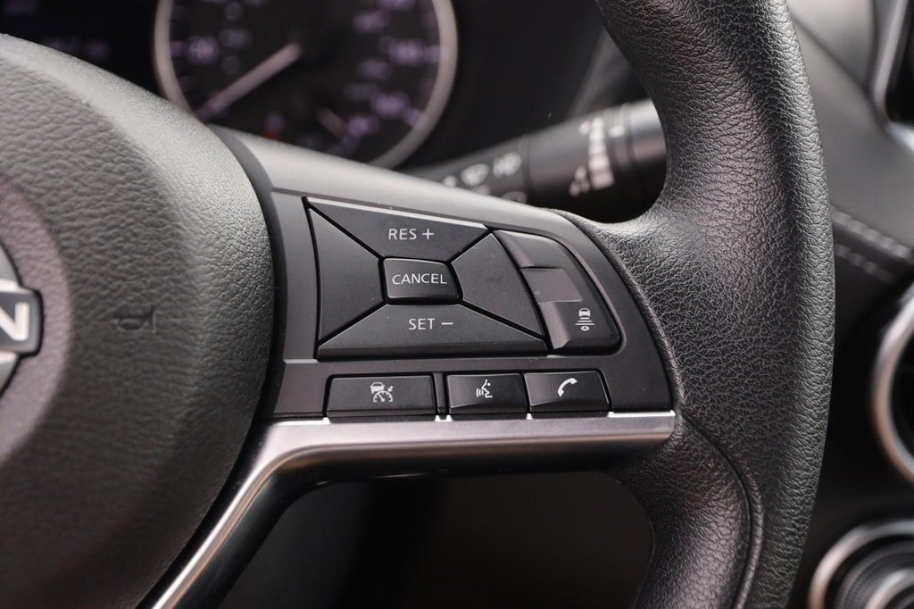 Nissan Sentra Vehicle Image 12