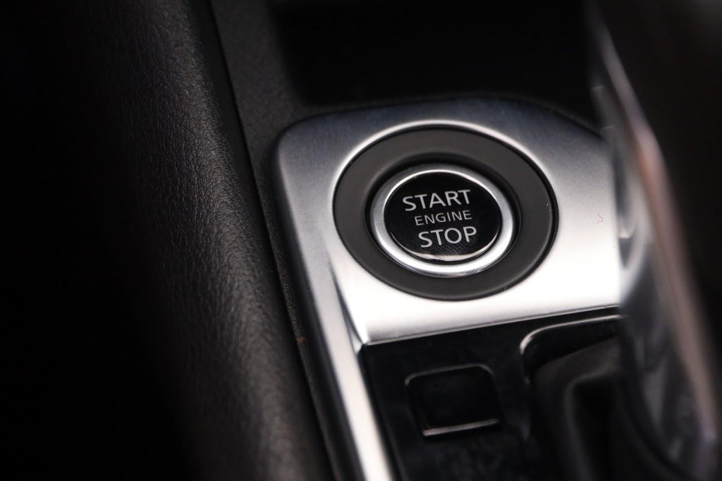 Nissan Sentra Vehicle Image 14