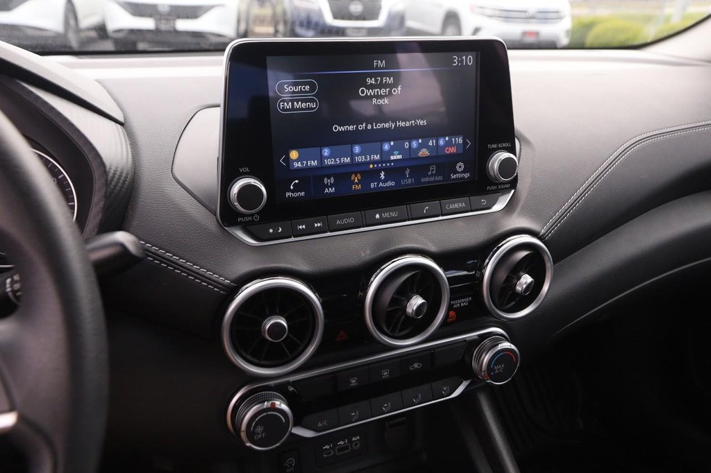 Nissan Sentra Vehicle Image 15