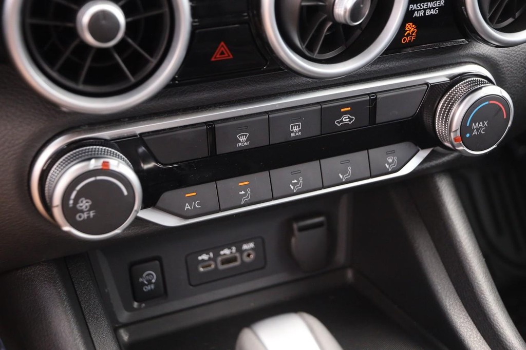 Nissan Sentra Vehicle Image 18