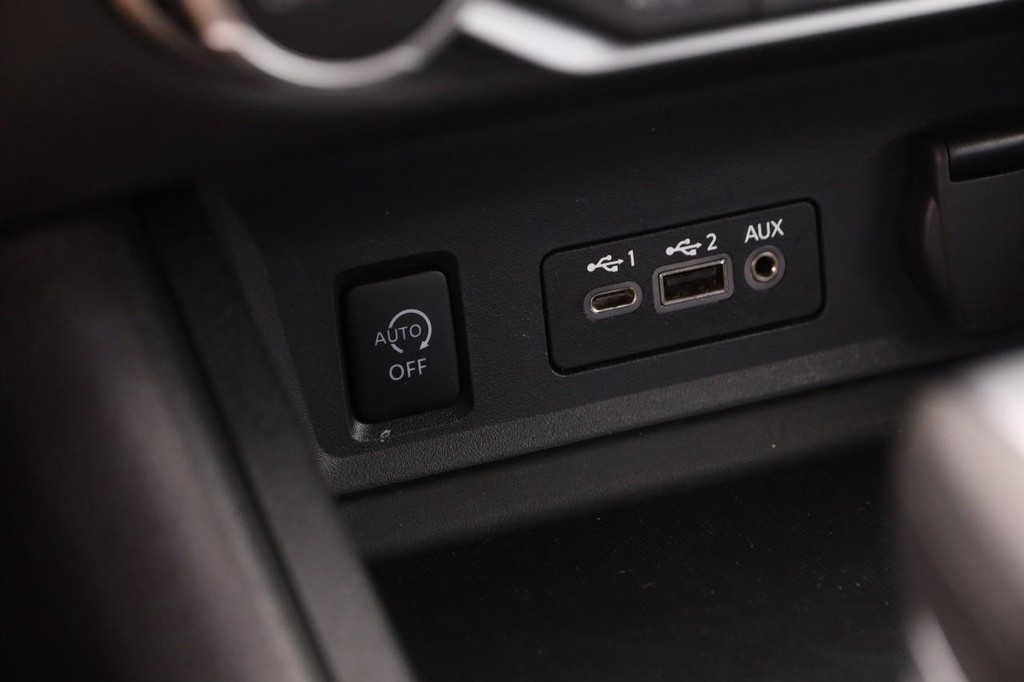 Nissan Sentra Vehicle Image 19