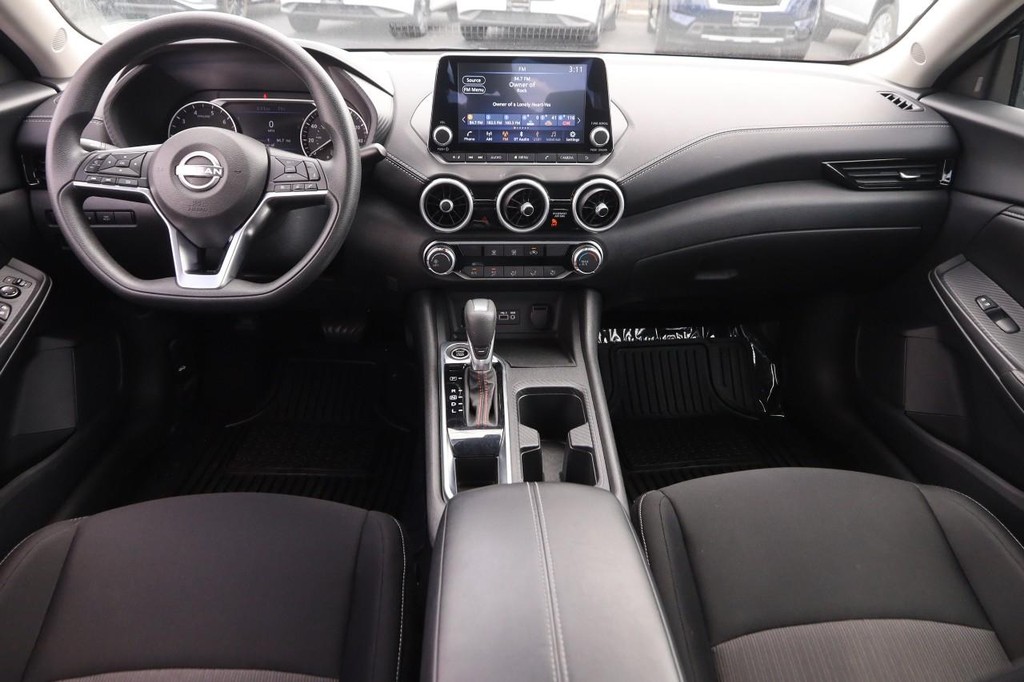 Nissan Sentra Vehicle Image 21