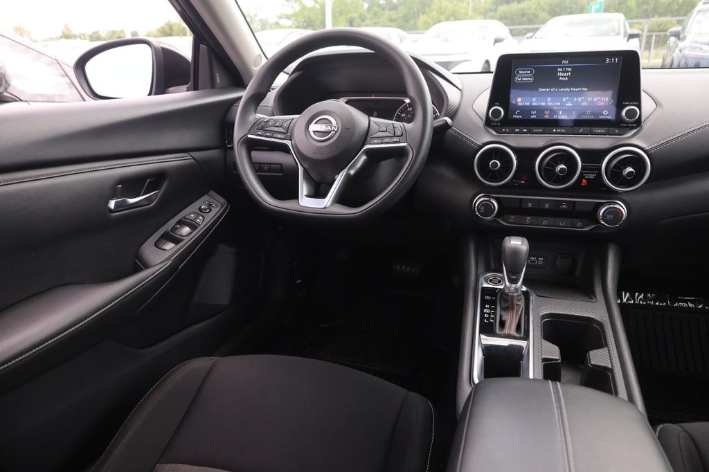 Nissan Sentra Vehicle Image 22
