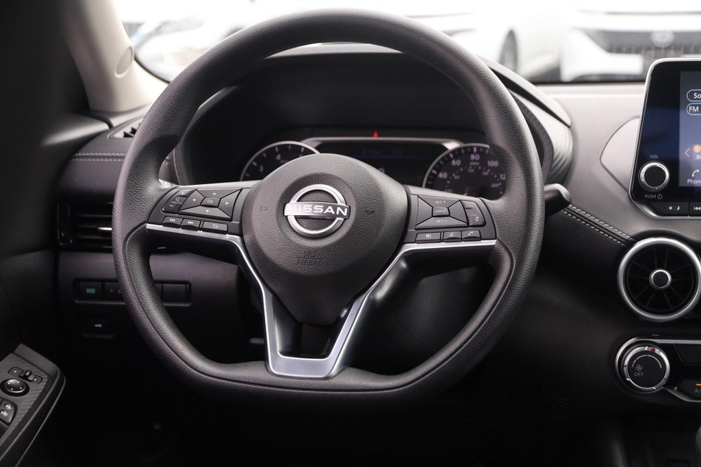 Nissan Sentra Vehicle Image 23