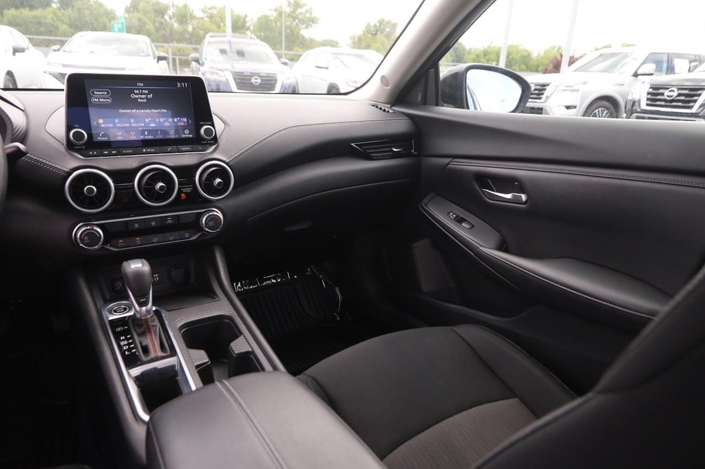 Nissan Sentra Vehicle Image 25