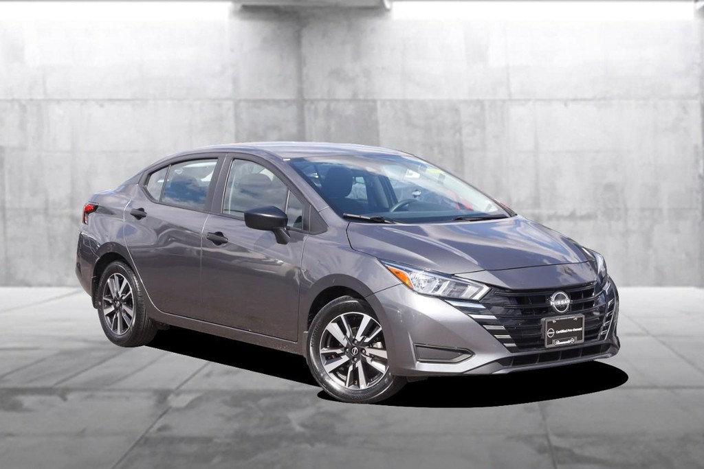 Nissan Versa Vehicle Image 02
