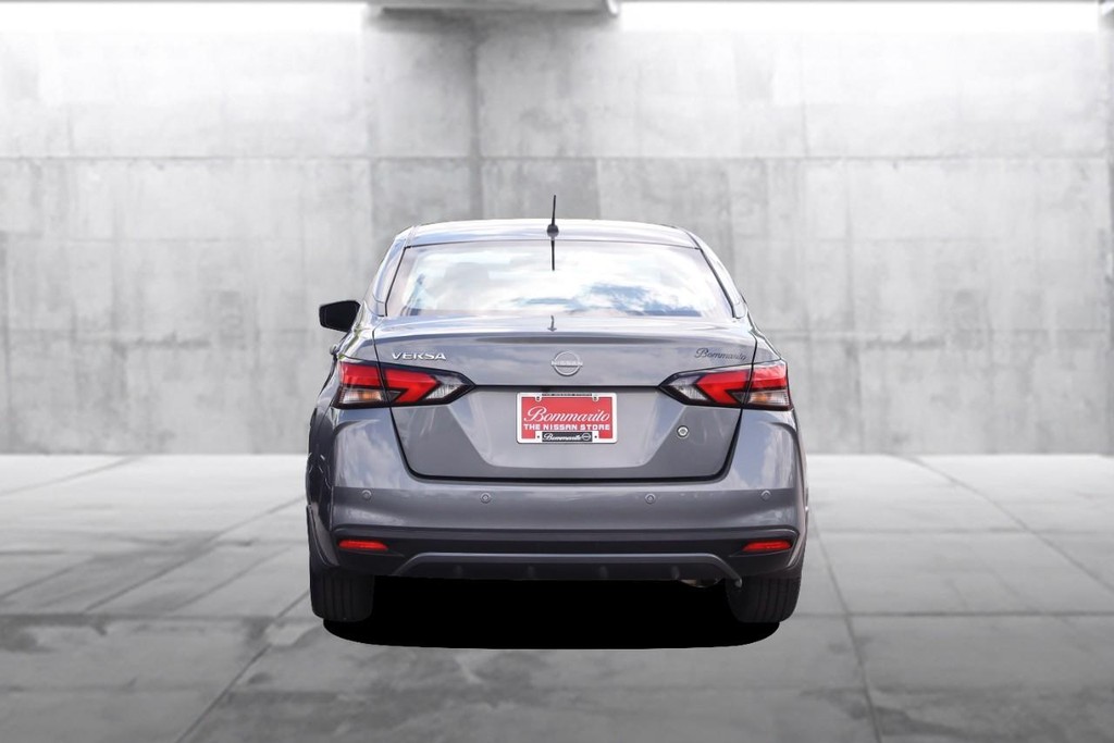 Nissan Versa Vehicle Image 06