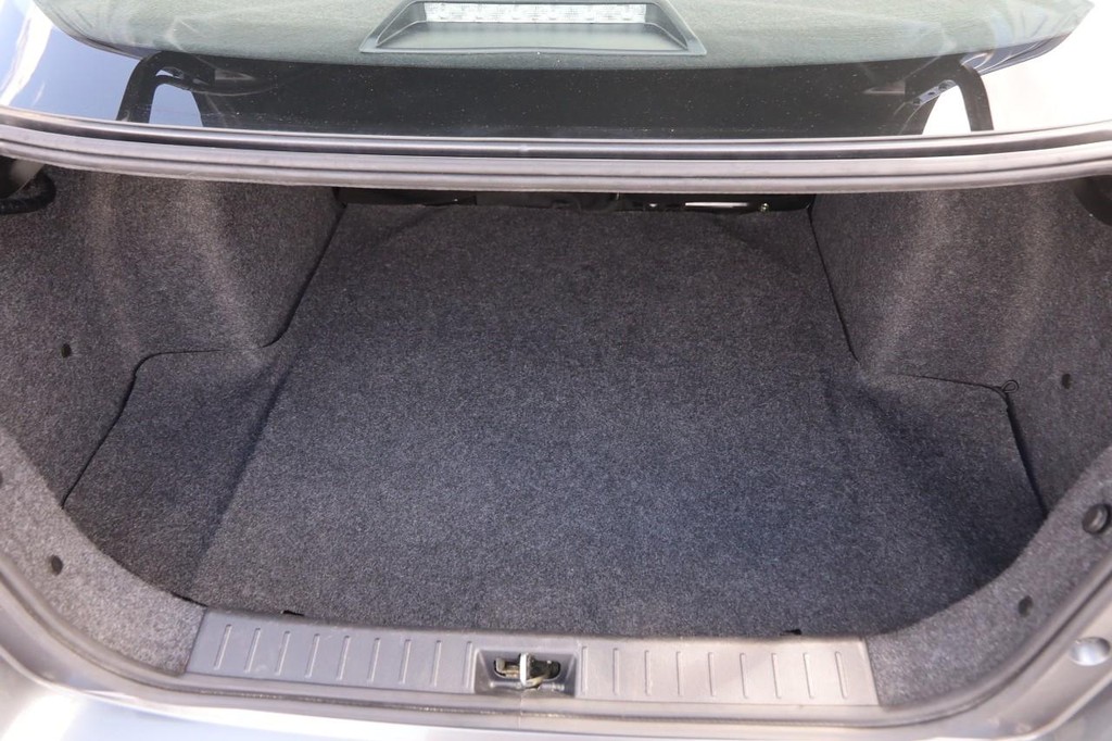 Nissan Versa Vehicle Image 07