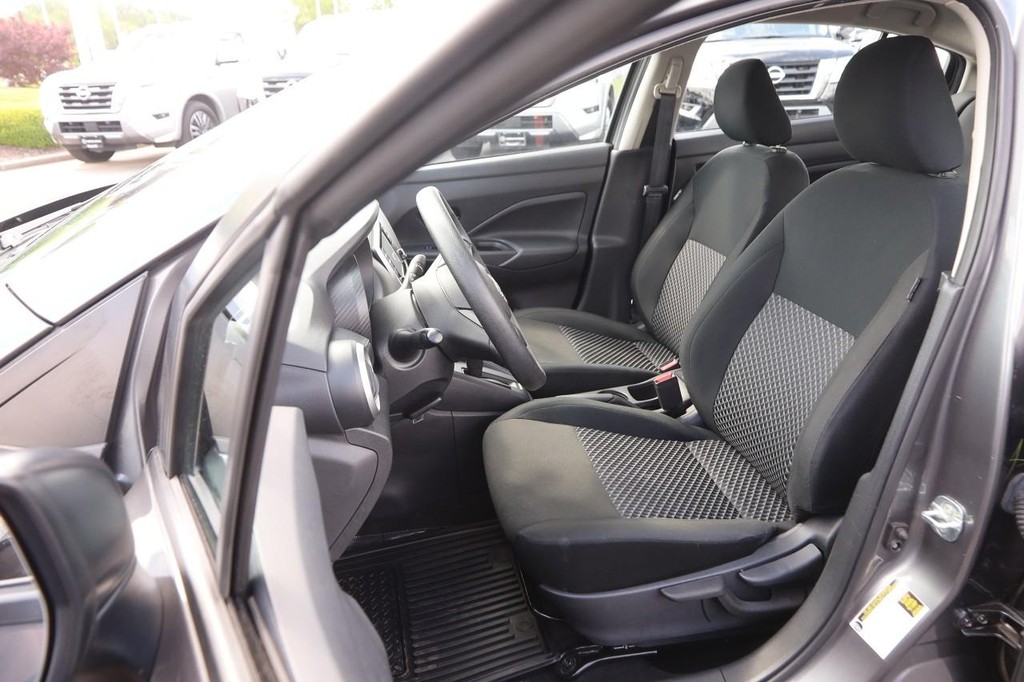 Nissan Versa Vehicle Image 08