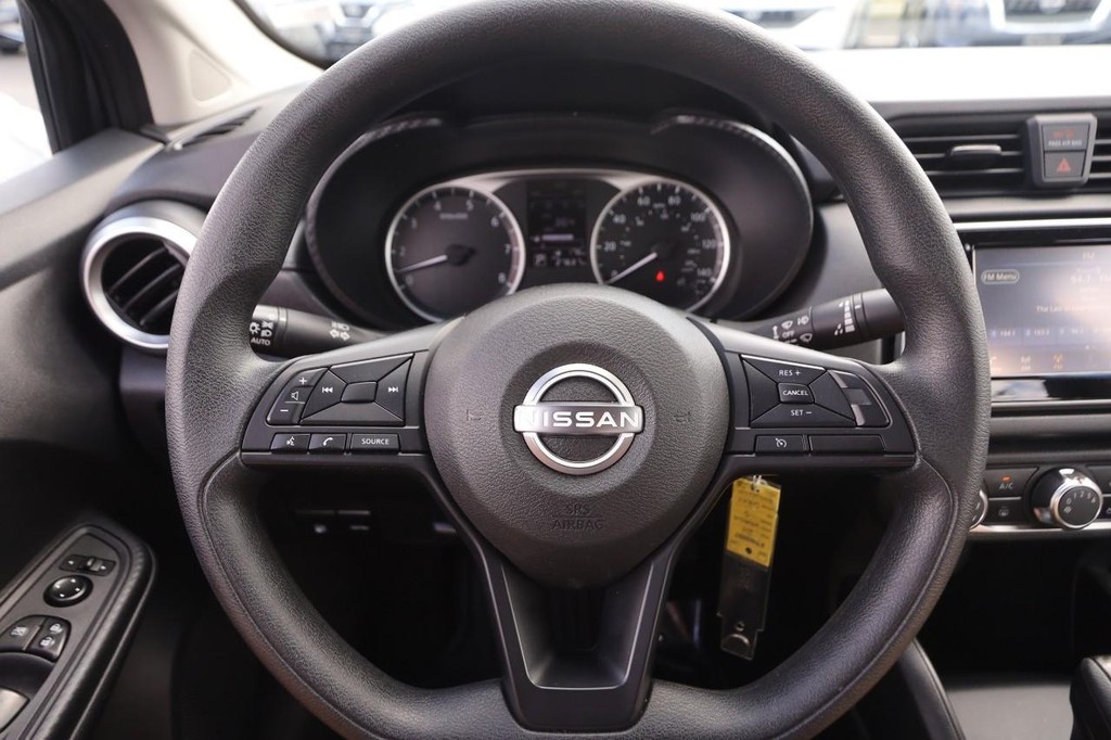Nissan Versa Vehicle Image 10