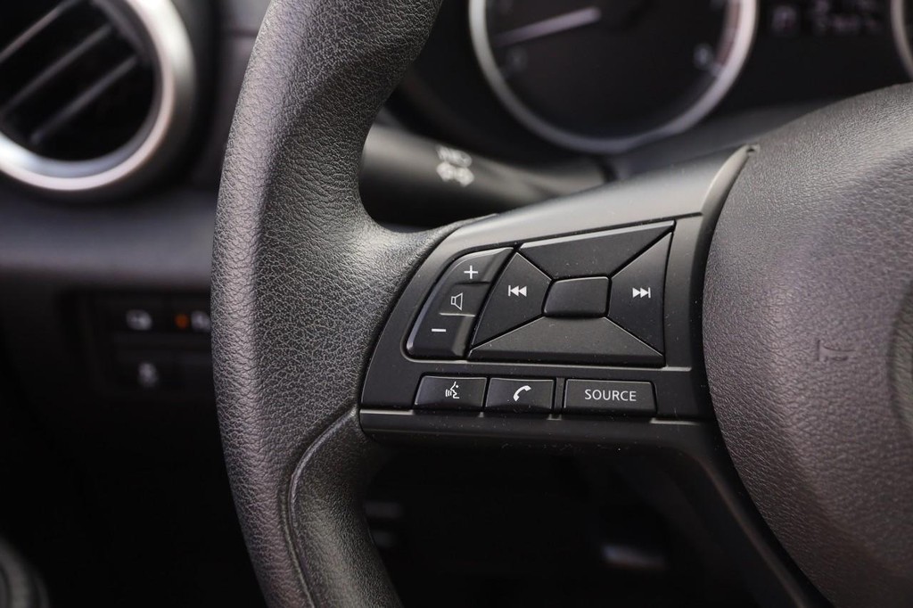 Nissan Versa Vehicle Image 11