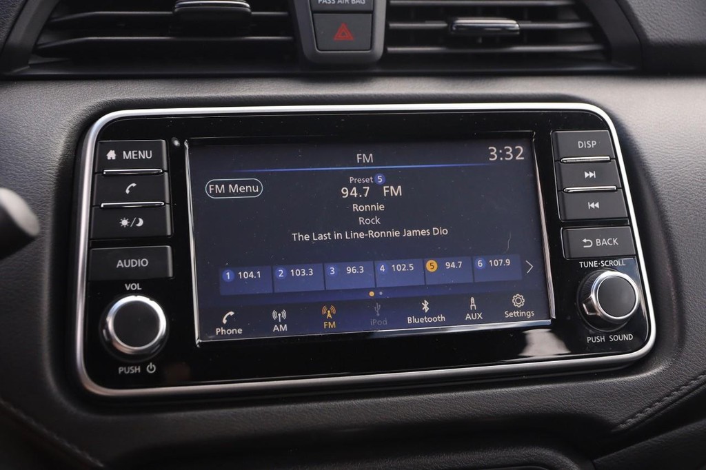 Nissan Versa Vehicle Image 15
