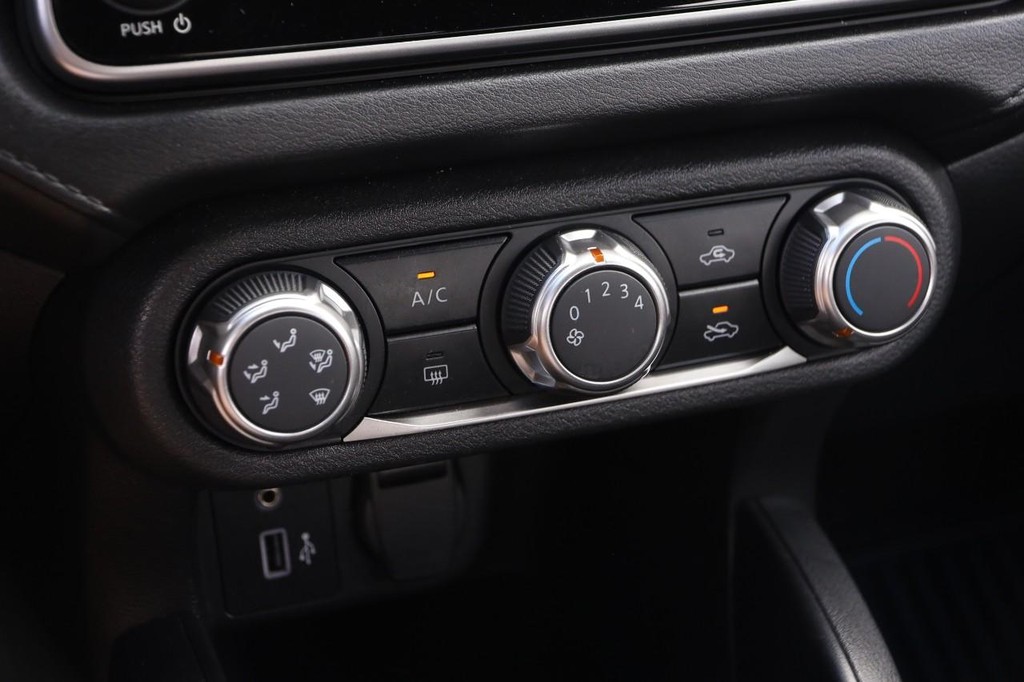 Nissan Versa Vehicle Image 17