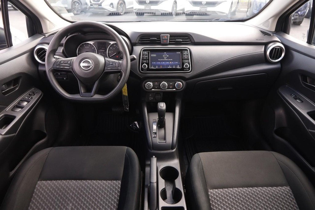 Nissan Versa Vehicle Image 19