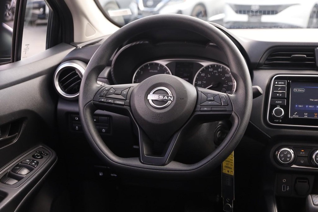 Nissan Versa Vehicle Image 20
