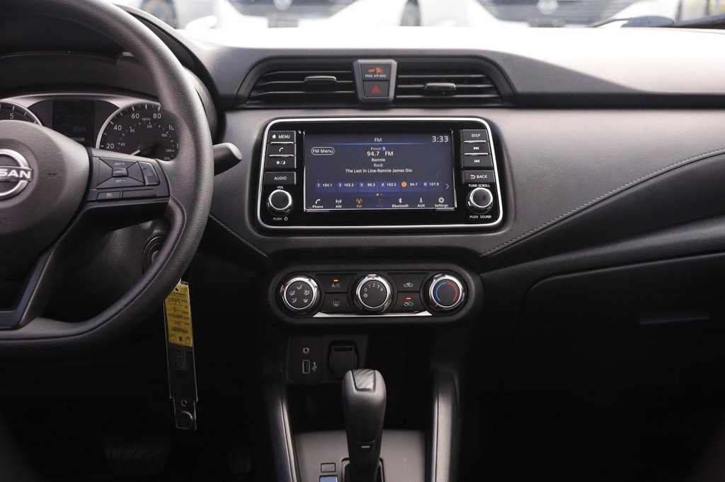 Nissan Versa Vehicle Image 21