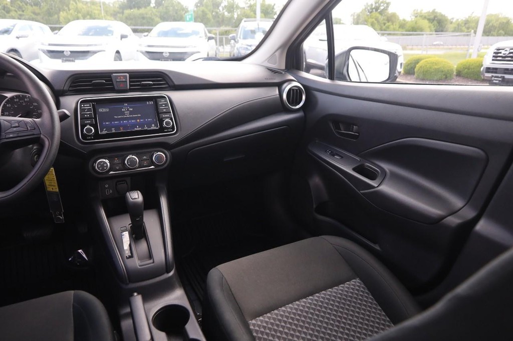 Nissan Versa Vehicle Image 22