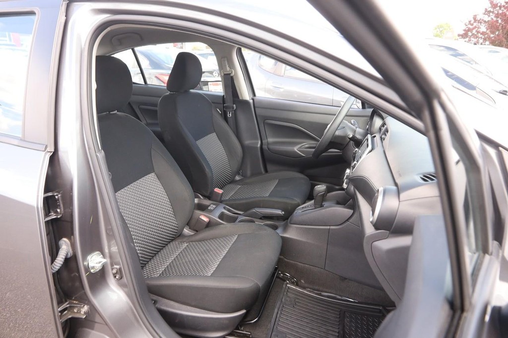 Nissan Versa Vehicle Image 23