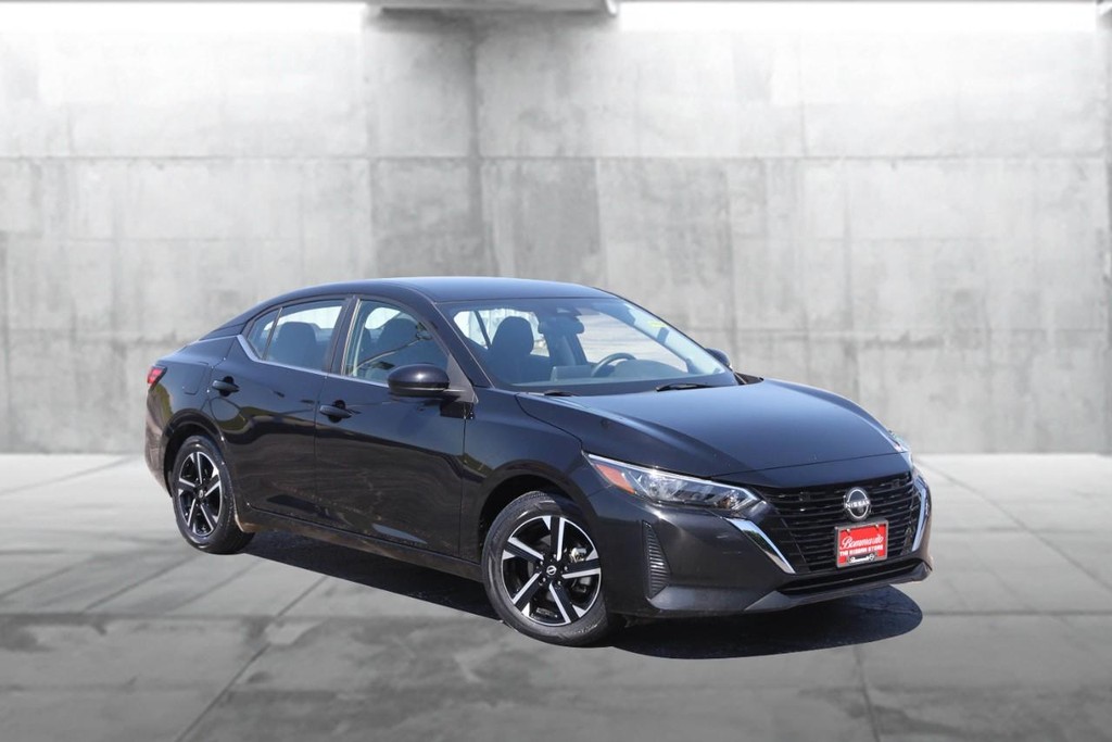 Nissan Sentra Vehicle Image 02