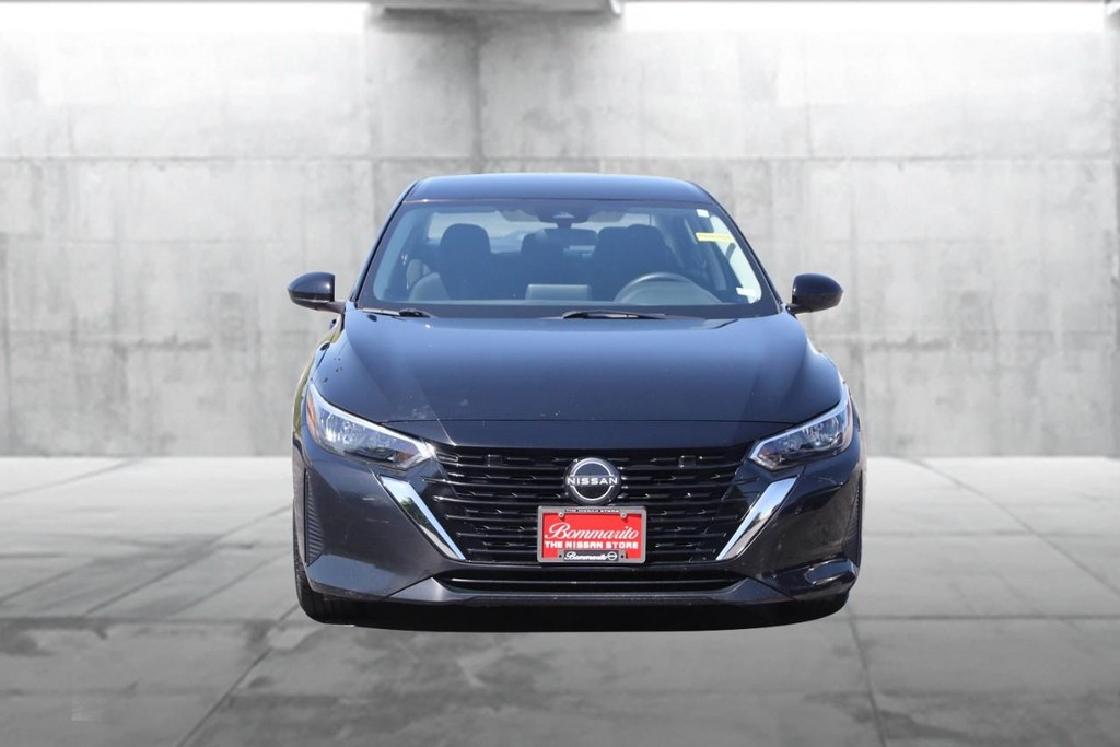 Nissan Sentra Vehicle Image 04