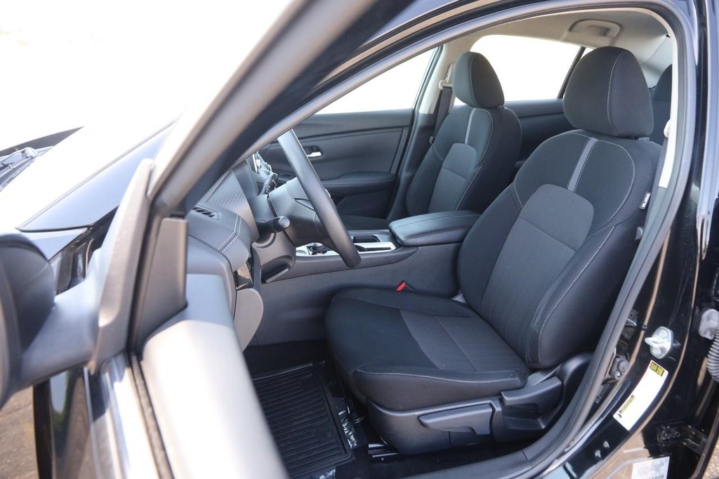 Nissan Sentra Vehicle Image 08